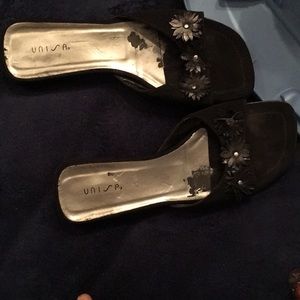 Unisa sandals with flowers and little heel